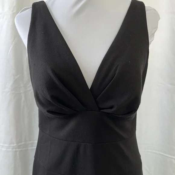 Black Sleeveless Bodycon Dress - Picture 2 of 5